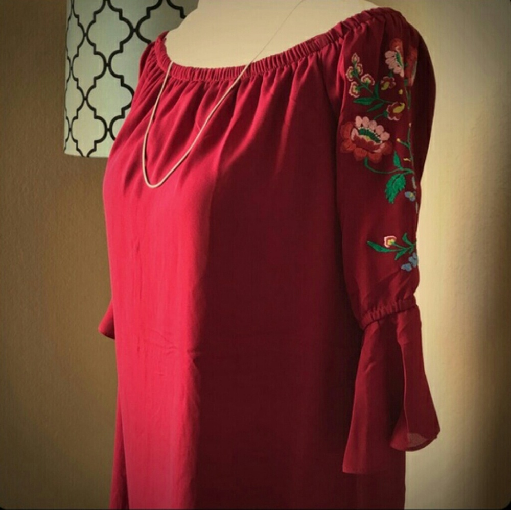 🌼Nwt attractive off shoulder dress🌼